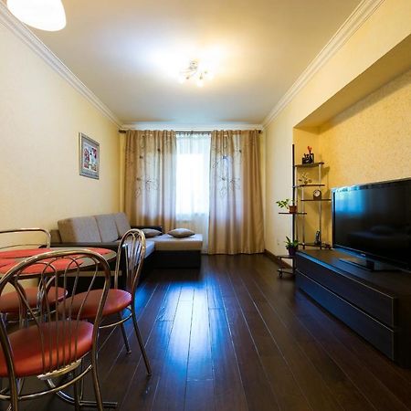 Nadezhda Apartments In Touristic Area, On The Dostyk Avenue 89 Almatý Exterior foto