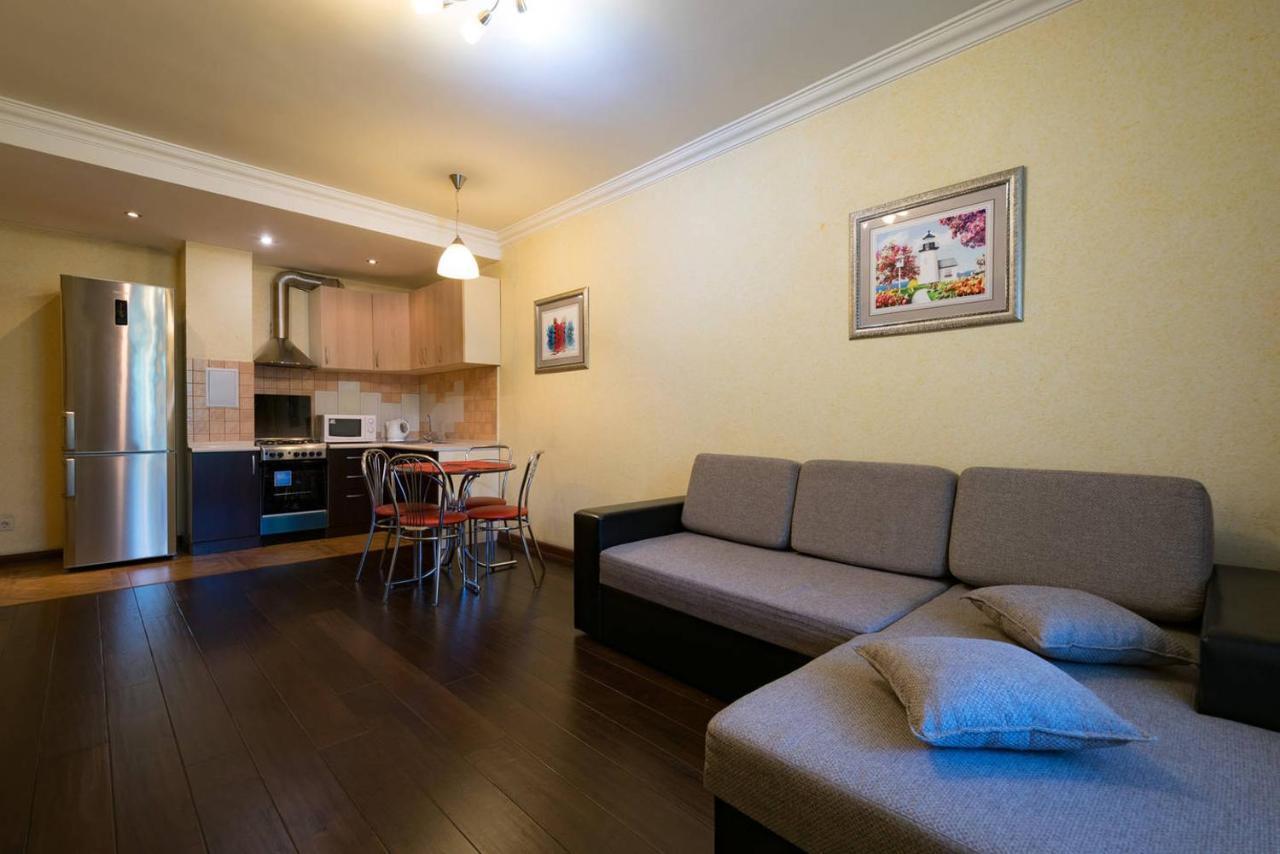 Nadezhda Apartments In Touristic Area, On The Dostyk Avenue 89 Almatý Exterior foto