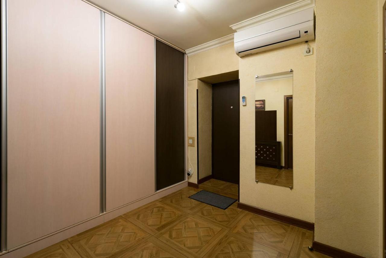 Nadezhda Apartments In Touristic Area, On The Dostyk Avenue 89 Almatý Exterior foto