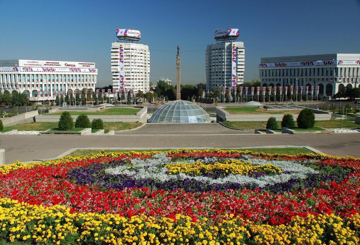 Nadezhda Apartments In Touristic Area, On The Dostyk Avenue 89 Almatý Exterior foto