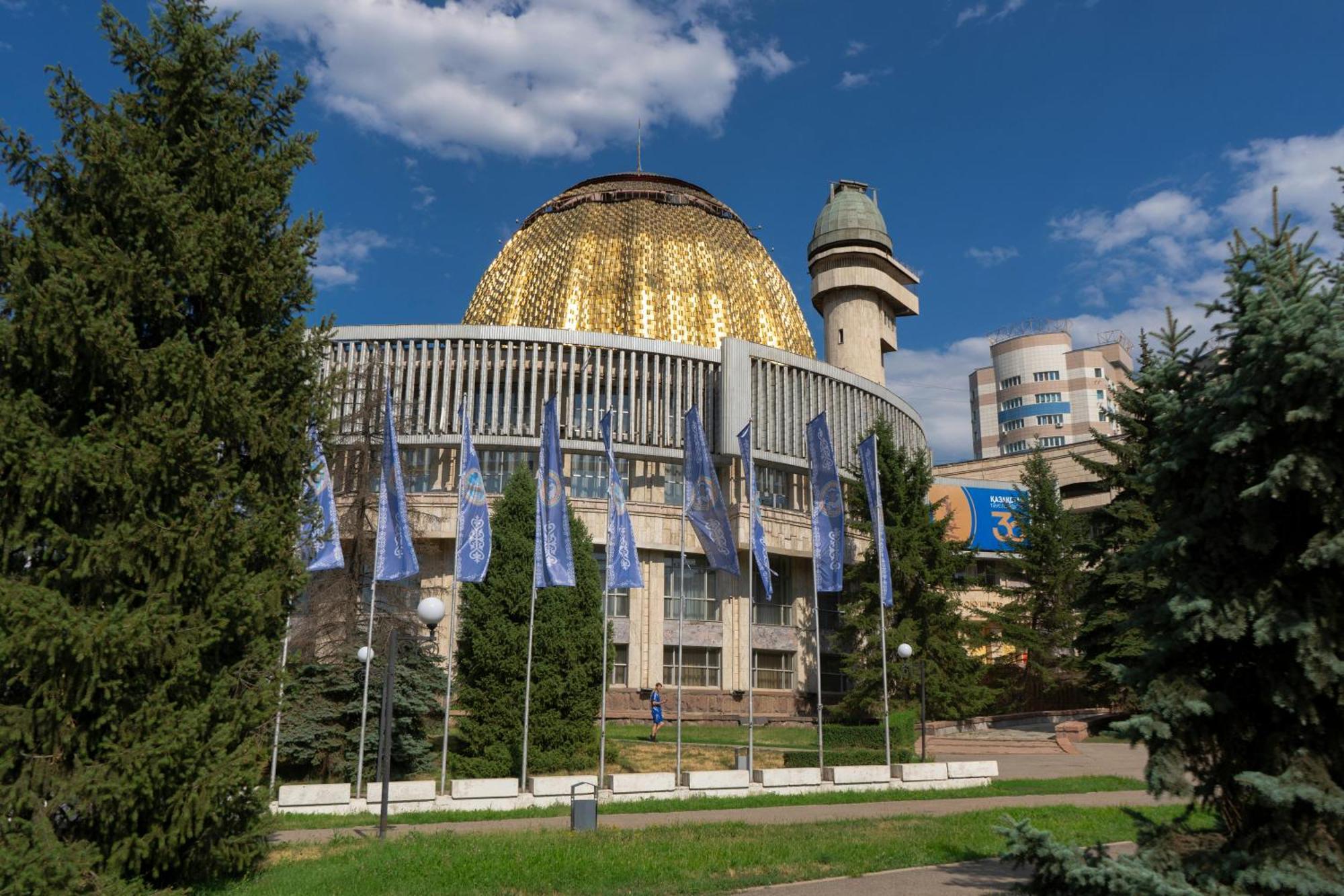 Nadezhda Apartments In Touristic Area, On The Dostyk Avenue 89 Almatý Exterior foto