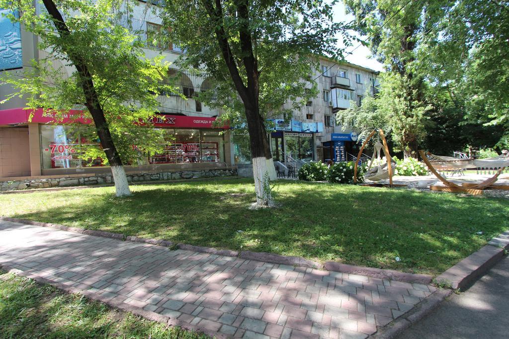 Nadezhda Apartments In Touristic Area, On The Dostyk Avenue 89 Almatý Exterior foto