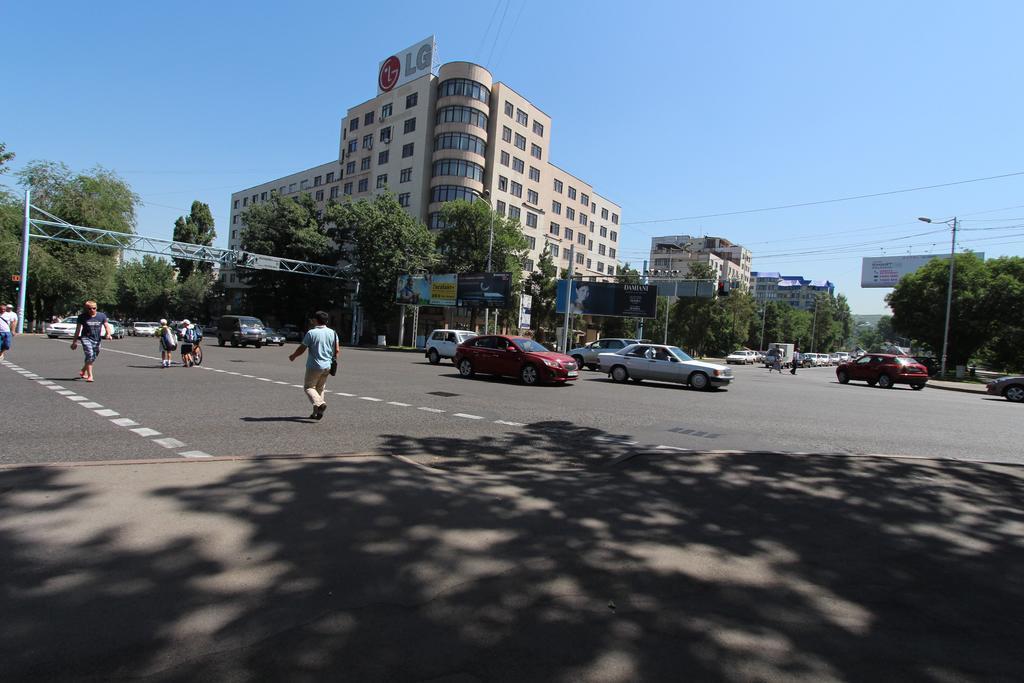 Nadezhda Apartments In Touristic Area, On The Dostyk Avenue 89 Almatý Exterior foto