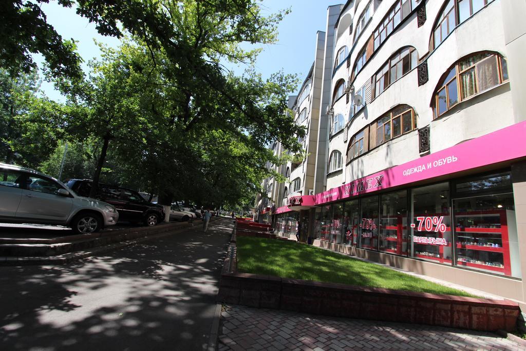 Nadezhda Apartments In Touristic Area, On The Dostyk Avenue 89 Almatý Exterior foto