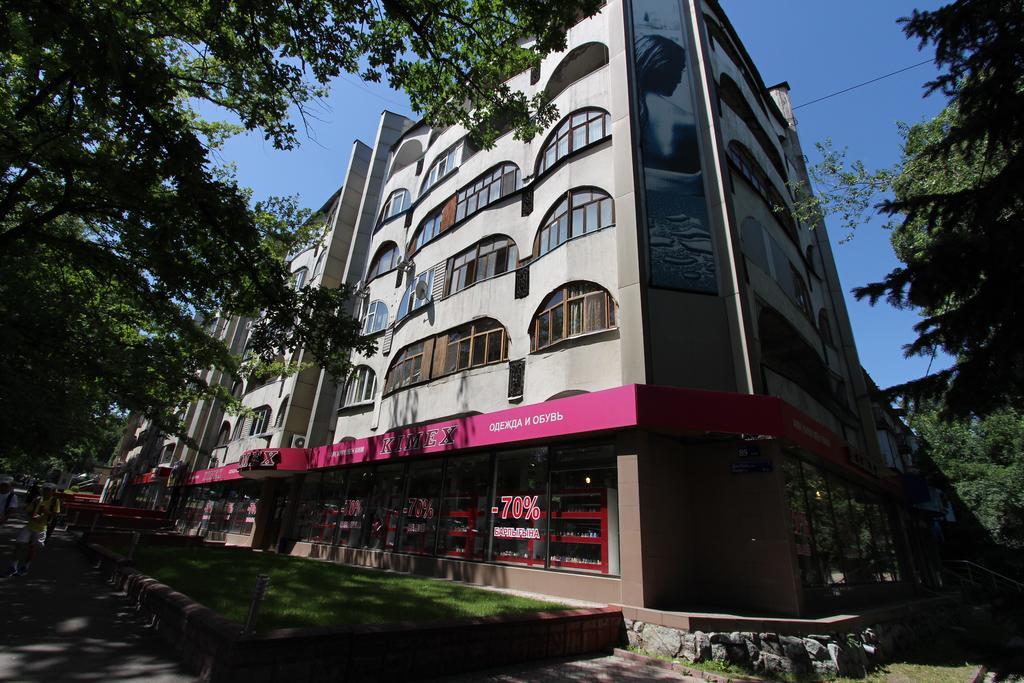 Nadezhda Apartments In Touristic Area, On The Dostyk Avenue 89 Almatý Exterior foto