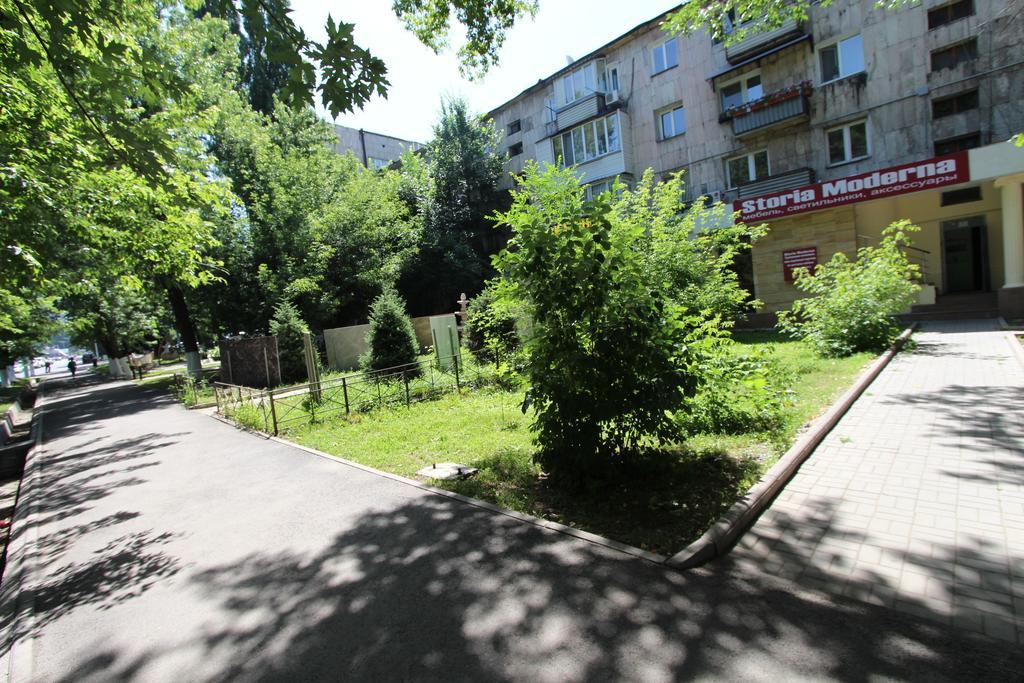 Nadezhda Apartments In Touristic Area, On The Dostyk Avenue 89 Almatý Exterior foto
