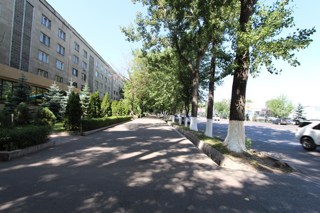 Nadezhda Apartments In Touristic Area, On The Dostyk Avenue 89 Almatý Exterior foto